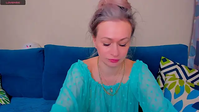 EllenMoore online show from October 22, 2025, 4:12 am