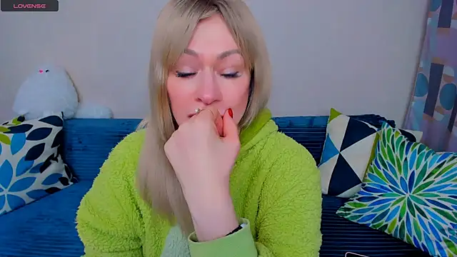 EllenMoore online show from April 1, 2026, 3:08 am