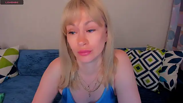 Snapshot of EllenMoore chatting on July 28, 2026, 4:20 am EllenMoore online show from July 28, 2026, 4:20 am