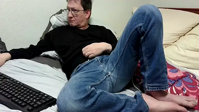 shymanhn online show from March 6, 2025, 6:59 pm