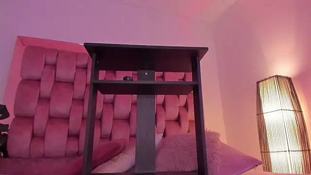 Snapshot of Secret_chells chatting on November 24, 2025, 12:16 pm Secret chells online show from November 24, 2025, 12:16 pm