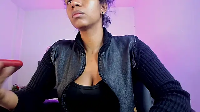 Snapshot of Ellie_Alves chatting on October 13, 2025, 2:07 pm Ellie Alves online show from October 13, 2025, 2:07 pm