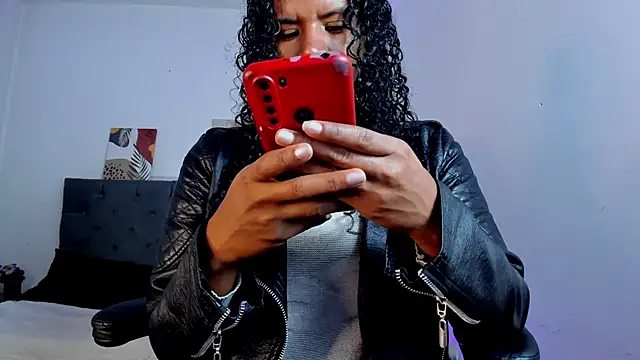 Snapshot of Ellie_Alves chatting on October 7, 2025, 2:18 pm Ellie Alves online show from October 7, 2025, 2:18 pm