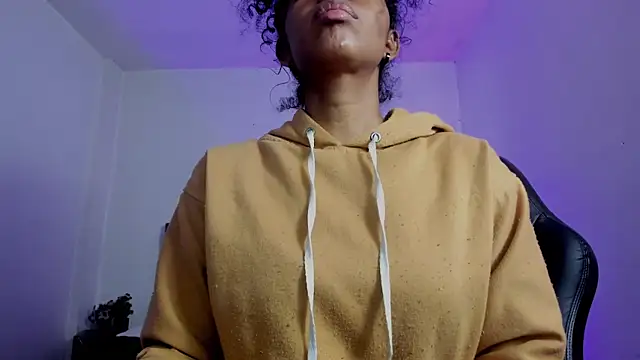 Snapshot of Ellie_Alves chatting on November 9, 2025, 2:32 pm Ellie Alves online show from November 9, 2025, 2:32 pm