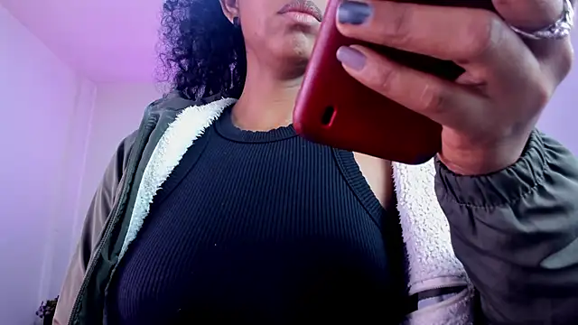 Snapshot of Ellie_Alves chatting on November 20, 2025, 1:34 pm Ellie Alves online show from November 20, 2025, 1:34 pm