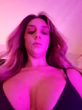 Snapshot of LilyOrion chatting on December 2, 2025, 9:16 pm LilyOrion online show from December 2, 2025, 9:16 pm