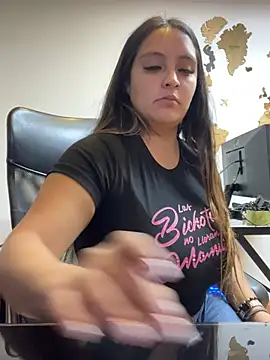 Snapshot of milly_cruz chatting on March 18, 2026, 11:27 pm milly cruz online show from March 18, 2026, 11:27 pm