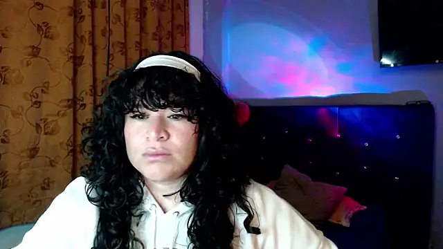 ANGELIQUE KLANE online show from October 28, 2025, 5:50 am