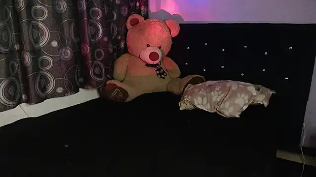 Snapshot of ANGELIQUE_KLANE chatting on March 19, 2026, 2:11 am ANGELIQUE KLANE online show from March 19, 2026, 2:11 am