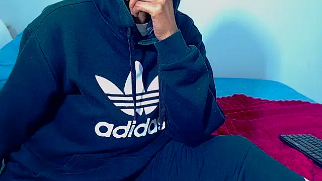 Snapshot of Curvy-Lisa chatting on November 16, 2025, 5:50 pm Curvy-Lisa online show from November 16, 2025, 5:50 pm