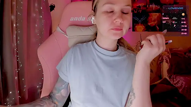 Snapshot of GoodWitch_ chatting on September 10, 2025, 7:18 am GoodWitch online show from September 10, 2025, 7:18 am