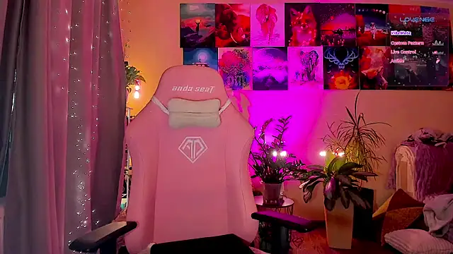 Snapshot of GoodWitch_ chatting on September 19, 2025, 7:01 am GoodWitch online show from September 19, 2025, 7:01 am