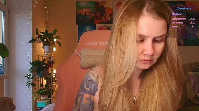 Snapshot of GoodWitch_ chatting on October 4, 2025, 8:16 am GoodWitch online show from October 4, 2025, 8:16 am