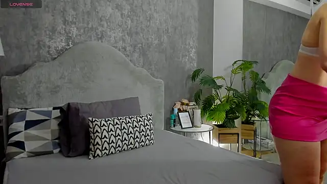 Snapshot of LisaCroft chatting on February 17, 2026, 7:49 am LisaCroft online show from February 17, 2026, 7:49 am