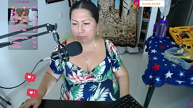 Snapshot of Brenda_Berck_ chatting on March 13, 2025, 1:32 am Brenda Berck online show from March 13, 2025, 1:32 am