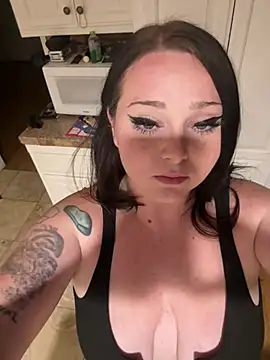 Snapshot of Kira_tattoo chatting on June 24, 2026, 3:38 am Kira tattoo online show from June 24, 2026, 3:38 am