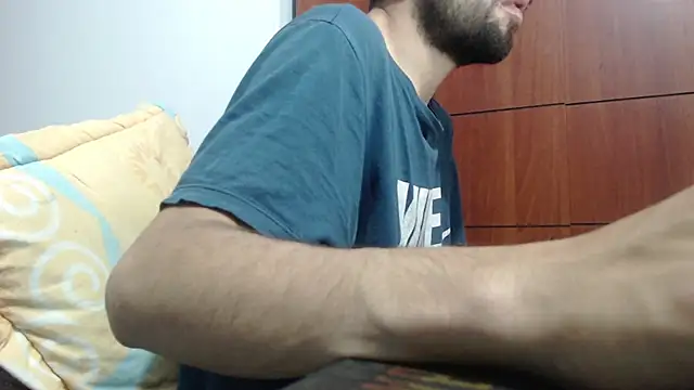 Snapshot of fvckolombianguyy chatting on February 17, 2025, 1:25 am fvckolombianguyy online show from February 17, 2025, 1:25 am