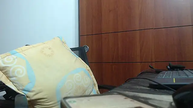 Snapshot of fvckolombianguyy chatting on February 17, 2025, 5:14 am fvckolombianguyy online show from February 17, 2025, 5:14 am