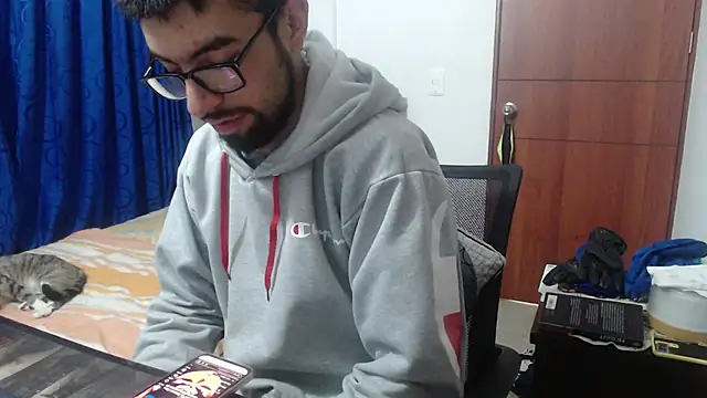 Snapshot of fvckolombianguyy chatting on February 26, 2025, 11:52 pm fvckolombianguyy online show from February 26, 2025, 11:52 pm