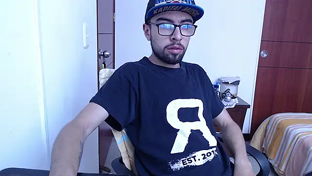 Snapshot of fvckolombianguyy chatting on February 7, 2025, 9:37 pm fvckolombianguyy online show from February 7, 2025, 9:37 pm