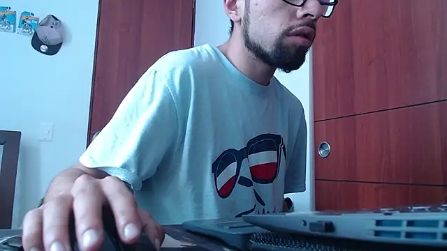 Snapshot of fvckolombianguyy chatting on February 22, 2025, 3:36 pm fvckolombianguyy online show from February 22, 2025, 3:36 pm