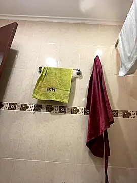 Fancyxlove online show from October 28, 2025, 12:37 pm