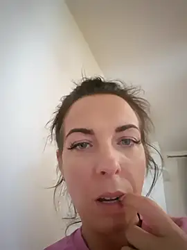 Snapshot of Almmaxxxx chatting on October 30, 2025, 4:59 pm Almmaxxxx online show from October 30, 2025, 4:59 pm