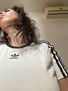 Snapshot of Almmaxxxx chatting on October 17, 2025, 3:32 am Almmaxxxx online show from October 17, 2025, 3:32 am