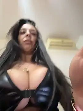 Snapshot of Almmaxxxx chatting on August 1, 2026, 3:26 am Almmaxxxx online show from August 1, 2026, 3:26 am