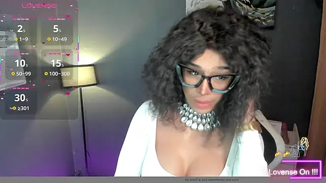 Snapshot of TranSEXUALDIVA chatting on October 18, 2025, 6:43 pm TranSEXUALDIVA online show from October 18, 2025, 6:43 pm