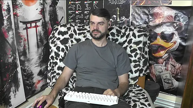 Snapshot of 00george chatting on April 17, 2026, 1:03 pm 00george online show from April 17, 2026, 1:03 pm