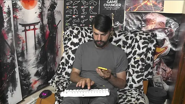 Snapshot of 00george chatting on May 13, 2026, 9:38 am 00george online show from May 13, 2026, 9:38 am