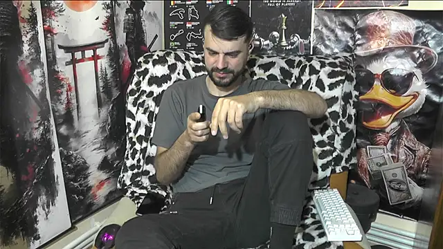 Snapshot of 00george chatting on April 18, 2026, 4:53 pm 00george online show from April 18, 2026, 4:53 pm