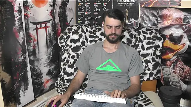 Snapshot of 00george chatting on April 24, 2026, 7:10 am 00george online show from April 24, 2026, 7:10 am
