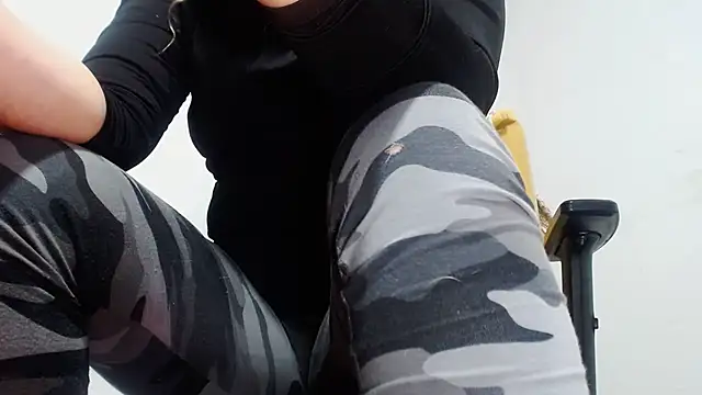 Snapshot of dalilasquirt1 chatting on October 25, 2025, 11:42 am dalilasquirt1 online show from October 25, 2025, 11:42 am