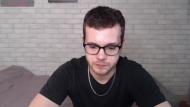 Alexxx horny online show from May 5, 2026, 2:42 pm