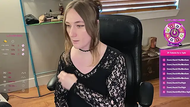 luluvaladon online show from February 26, 2025, 1:14 am