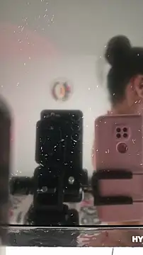 YOURSDEBORA online show from November 6, 2025, 7:07 pm