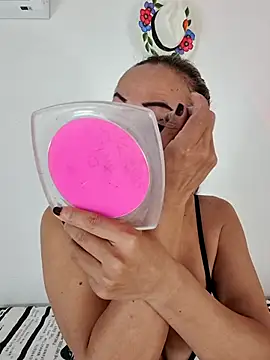 YOURSDEBORA online show from November 27, 2025, 7:25 pm