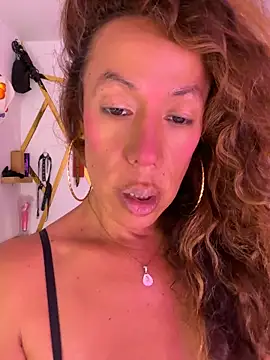 Snapshot of YOURSDEBORA chatting on July 28, 2026, 6:31 pm YOURSDEBORA online show from July 28, 2026, 6:31 pm