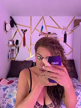 Snapshot of YOURSDEBORA chatting on June 22, 2026, 7:11 pm YOURSDEBORA online show from June 22, 2026, 7:11 pm