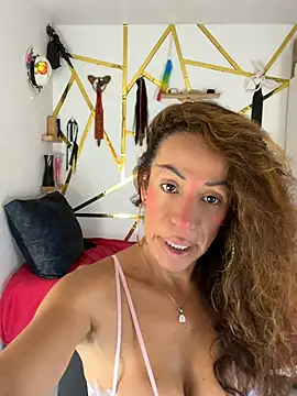 Snapshot of YOURSDEBORA chatting on August 4, 2026, 7:40 pm YOURSDEBORA online show from August 4, 2026, 7:40 pm