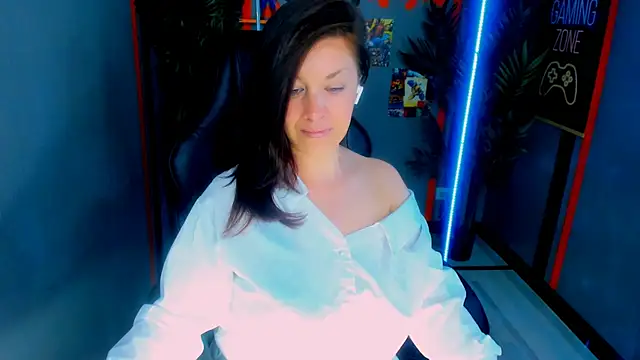 AnaMills online show from June 12, 2026, 10:18 pm