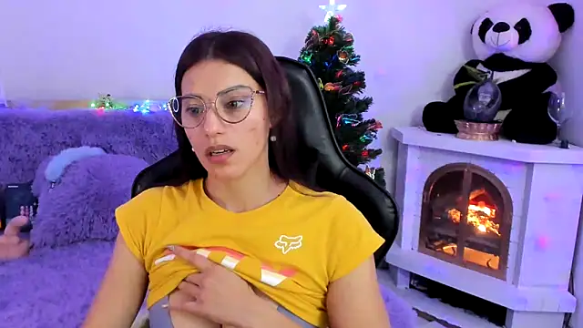 Snapshot of Arenne_rouse chatting on December 27, 2024, 11:10 pm Arenne rouse online show from December 27, 2024, 11:10 pm