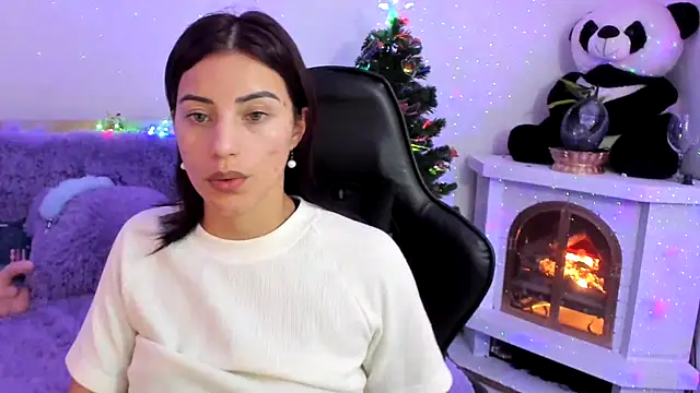 Snapshot of Arenne_rouse chatting on December 26, 2024, 11:03 pm Arenne rouse online show from December 26, 2024, 11:03 pm