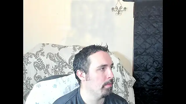 Snapshot of Metalstud chatting on November 14, 2025, 2:15 am Metalstud online show from November 14, 2025, 2:15 am