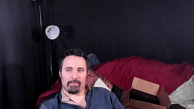 Snapshot of Metalstud chatting on November 24, 2025, 4:01 am Metalstud online show from November 24, 2025, 4:01 am