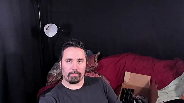 Snapshot of Metalstud chatting on November 25, 2025, 3:29 am Metalstud online show from November 25, 2025, 3:29 am