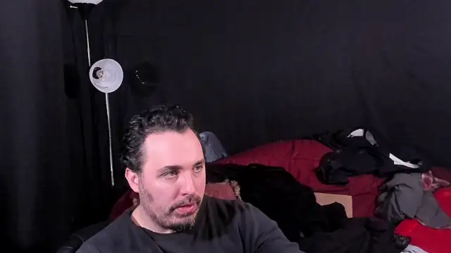 Snapshot of Metalstud chatting on December 16, 2025, 2:16 am Metalstud online show from December 16, 2025, 2:16 am