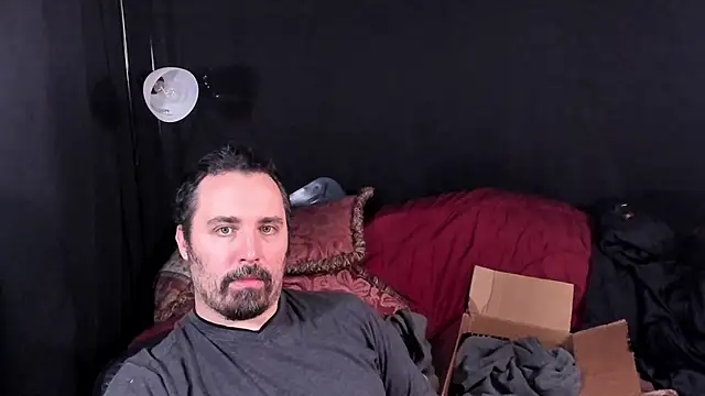 Snapshot of Metalstud chatting on November 28, 2025, 8:31 pm Metalstud online show from November 28, 2025, 8:31 pm